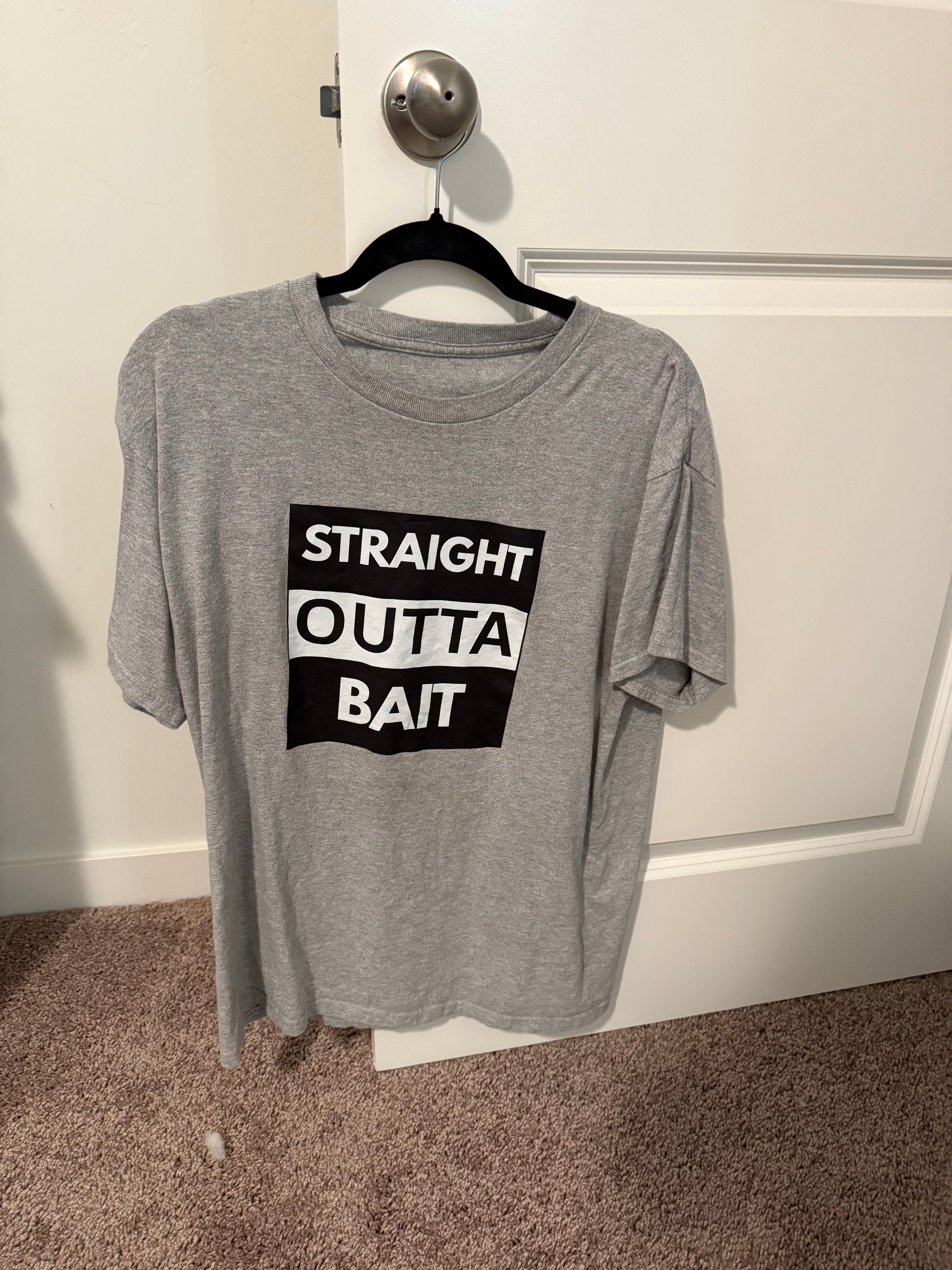 “Straight outta bait” graphic Tee